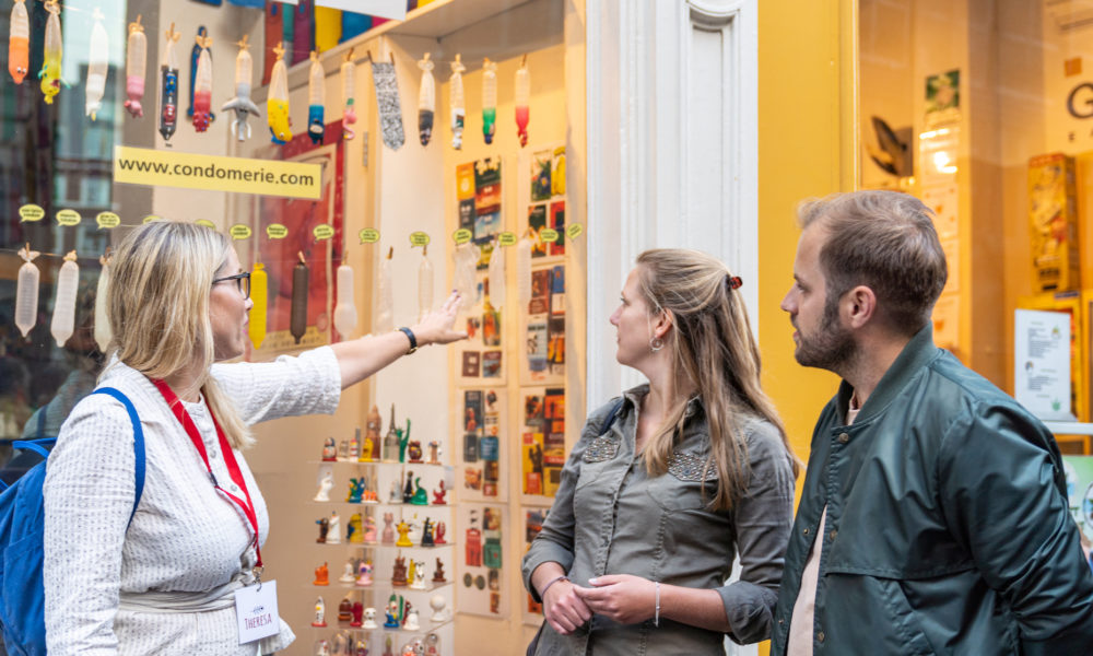 Amsterdamliebe Rotlichtvierteltour vor Kondomerie